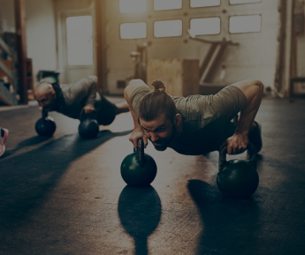 Esses exercícios podem ser adaptados e combinados de várias maneiras para criar uma rotina de treino desafiadora e eficaz para o fortalecimento muscular, aumento da resistência física e perda de peso.